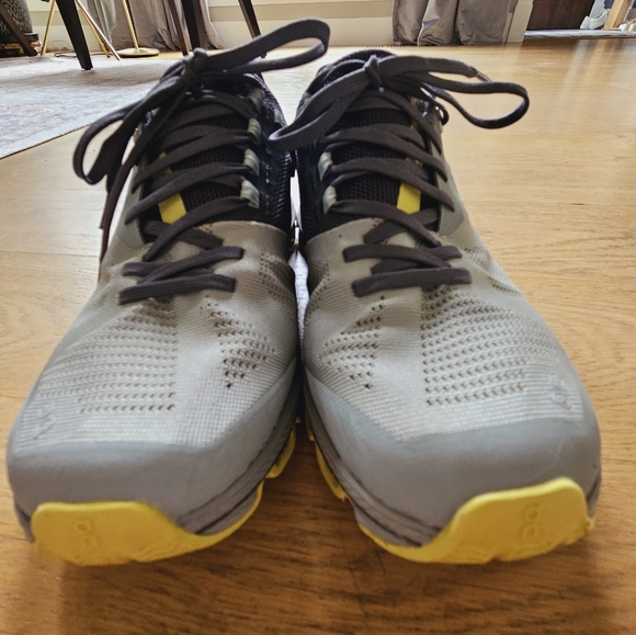 QC Running Shoes 7.5M - Picture 3 of 6